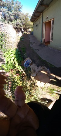 EN HURLINGHAM - VENDO CASA CON AMPLIO PATIO (AUT.314)