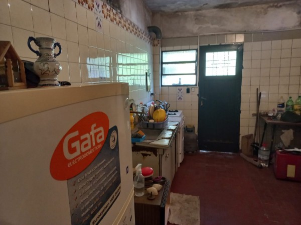 EN HURLINGHAM - VENDO CASA CON AMPLIO PATIO (AUT.314)