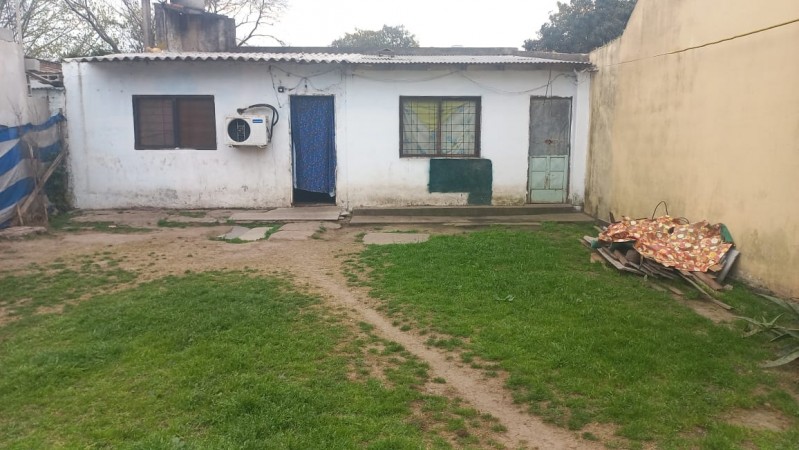 (263) BARRIO SANTA ROSA - MORENO - VENDO CASA CON TERRENO IMPERDIBLE ( O PERMUTA POR CASITA O LOTE EN MORENO SUR