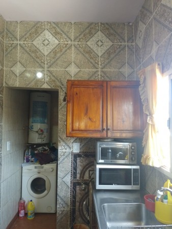 VENDO REGIA CASA EN DOS PLANTAS CON LOCALES COMERCIALES IDEAL INVERSIONISTA