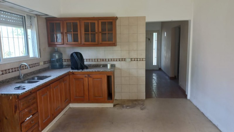 (AUT 358) BARRIO SAN JOSE, MORENO. EXCELENTE VIVIENDA CON TERRENO Y ESCRITURA (TODOS LOS SERVICIOS)
