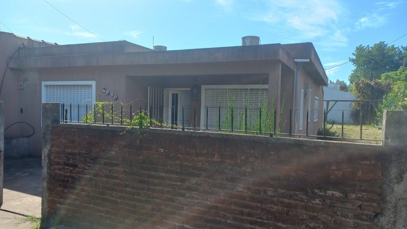 (AUT 358) BARRIO SAN JOSE, MORENO. EXCELENTE VIVIENDA CON TERRENO Y ESCRITURA (TODOS LOS SERVICIOS)
