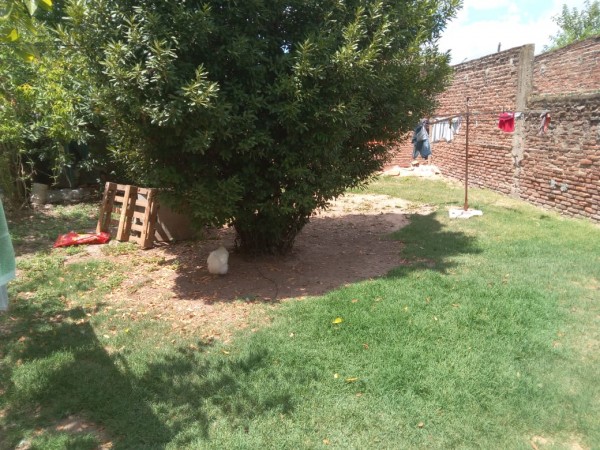 (A L Q U I L A D O)  AMPLIA CASA DE MATERIAL CON TERRENO EN BARRIO MI BARRIO, MORENO, CALLE POSADAS 5967