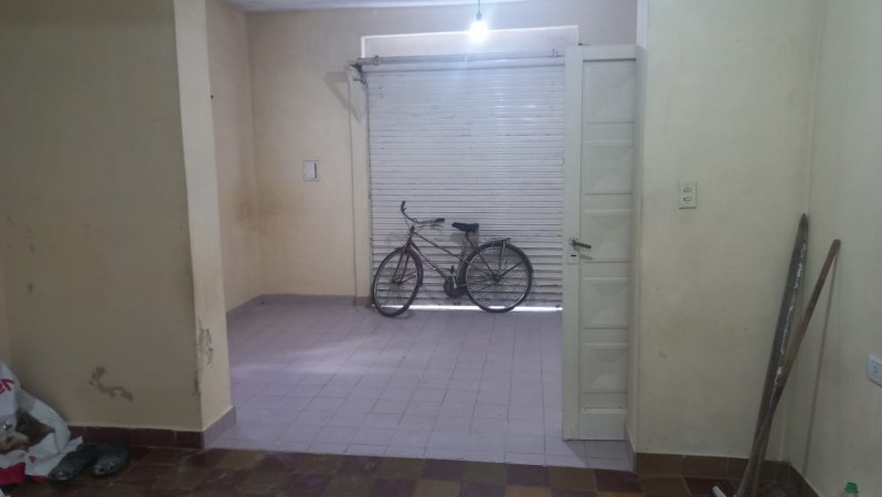 ALQUILO LOCAL COMERCIAL O VIVIENDA FAMILIAR UBICADO EN LA CALLE VEDIA Y MITRE 3767 BARRIO JARDINES DE MORENO 