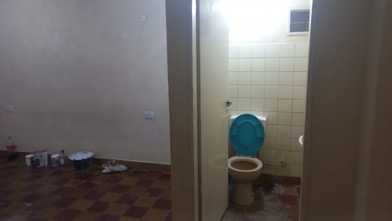 ALQUILO LOCAL COMERCIAL O VIVIENDA FAMILIAR UBICADO EN LA CALLE VEDIA Y MITRE 3767 BARRIO JARDINES DE MORENO 