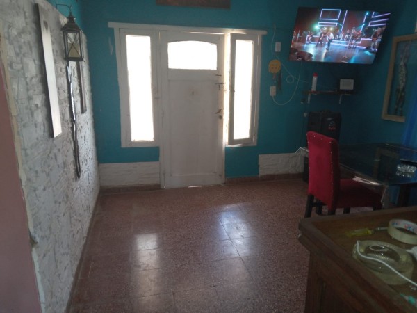 (A L Q U I L A D O)  AMPLIA CASA DE MATERIAL CON TERRENO EN BARRIO MI BARRIO, MORENO, CALLE POSADAS 5967