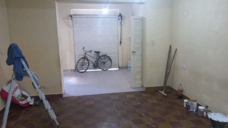 ALQUILO LOCAL COMERCIAL O VIVIENDA FAMILIAR UBICADO EN LA CALLE VEDIA Y MITRE 3767 BARRIO JARDINES DE MORENO 