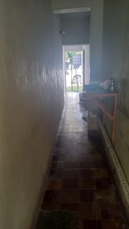 ALQUILO LOCAL COMERCIAL O VIVIENDA FAMILIAR UBICADO EN LA CALLE VEDIA Y MITRE 3767 BARRIO JARDINES DE MORENO 