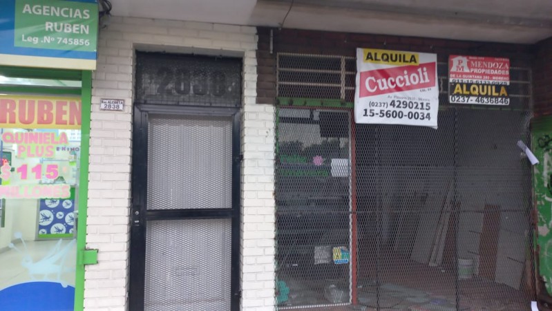 (A L Q U I L A D O)  REGIO LOCAL COMERCIAL CON DEPOSITO FRENTE A ESTACION DE TREN EN MORENO, IDEAL TODO RUBRO. MENSUALIDADES DE $ 1000.000.- IMPERDIBLE . CONSULTE