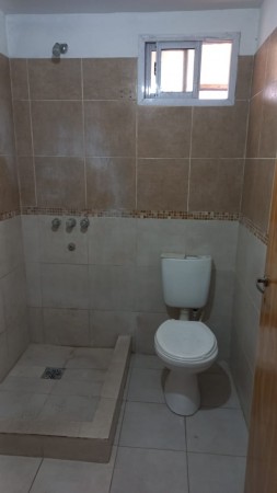 VENDO HERMOSO DEPARTAMENTO PLANTA BAJA MORENO NORTE, PROXIMO A RUTA 23.