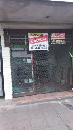 (A L Q U I L A D O)  REGIO LOCAL COMERCIAL CON DEPOSITO FRENTE A ESTACION DE TREN EN MORENO, IDEAL TODO RUBRO. MENSUALIDADES DE $ 1000.000.- IMPERDIBLE . CONSULTE