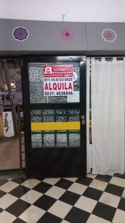 ALQUILO REGIO LOCAL COMERCIAL EN MORENO SUR FRENTE COLEGIO MARIANO MORENO, CALLE ZEBALLO 795 Y NUÑEZ