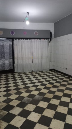 ALQUILO REGIO LOCAL COMERCIAL EN MORENO SUR FRENTE COLEGIO MARIANO MORENO, CALLE ZEBALLO 795 Y NUÑEZ