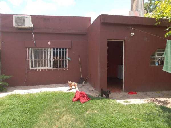 (A L Q U I L A D O)  AMPLIA CASA DE MATERIAL CON TERRENO EN BARRIO MI BARRIO, MORENO, CALLE POSADAS 5967