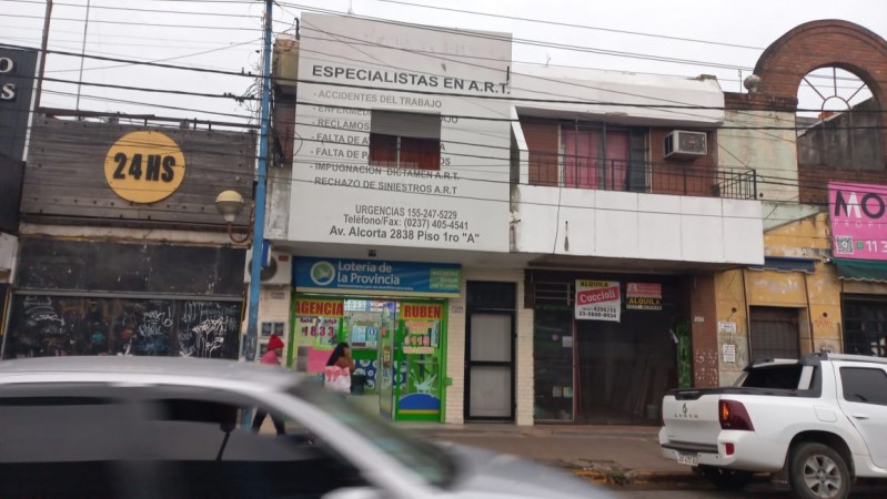 (A L Q U I L A D O)  REGIO LOCAL COMERCIAL CON DEPOSITO FRENTE A ESTACION DE TREN EN MORENO, IDEAL TODO RUBRO. MENSUALIDADES DE $ 1000.000.- IMPERDIBLE . CONSULTE