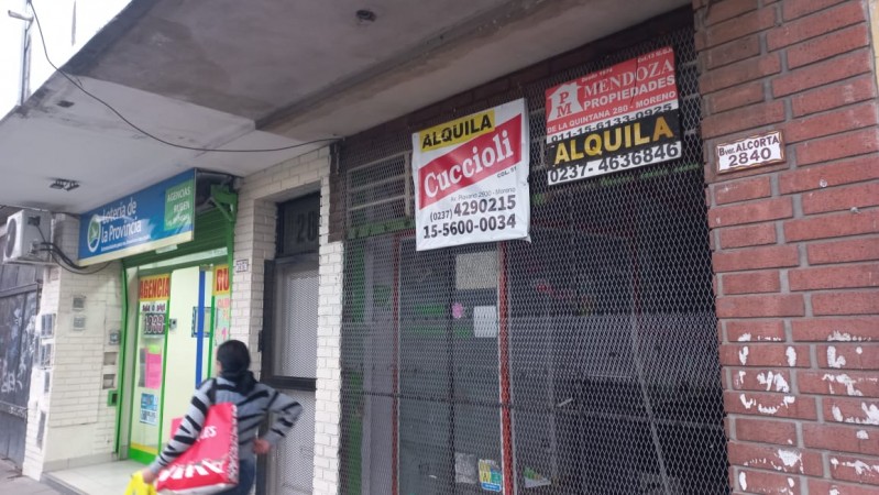 (A L Q U I L A D O)  REGIO LOCAL COMERCIAL CON DEPOSITO FRENTE A ESTACION DE TREN EN MORENO, IDEAL TODO RUBRO. MENSUALIDADES DE $ 1000.000.- IMPERDIBLE . CONSULTE