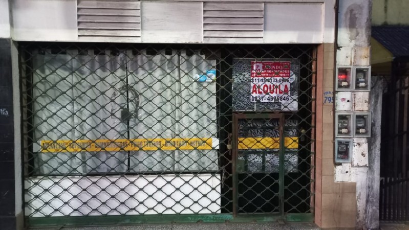 ALQUILO REGIO LOCAL COMERCIAL EN MORENO SUR FRENTE COLEGIO MARIANO MORENO, CALLE ZEBALLO 795 Y NUÑEZ