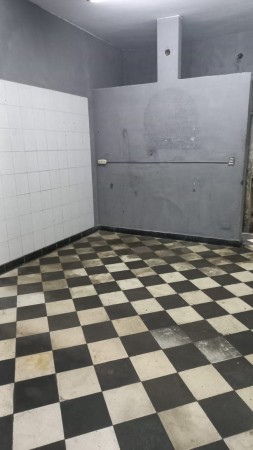 ALQUILO REGIO LOCAL COMERCIAL EN MORENO SUR FRENTE COLEGIO MARIANO MORENO, CALLE ZEBALLO 795 Y NUÑEZ