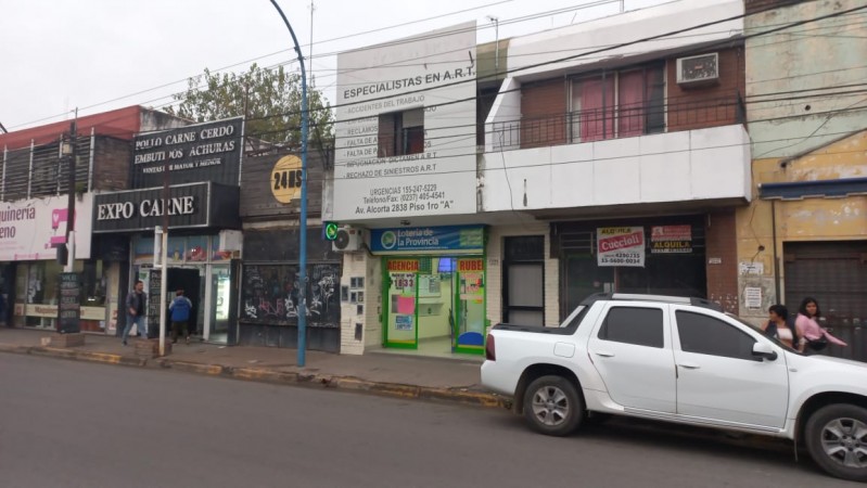 (A L Q U I L A D O)  REGIO LOCAL COMERCIAL CON DEPOSITO FRENTE A ESTACION DE TREN EN MORENO, IDEAL TODO RUBRO. MENSUALIDADES DE $ 1000.000.- IMPERDIBLE . CONSULTE