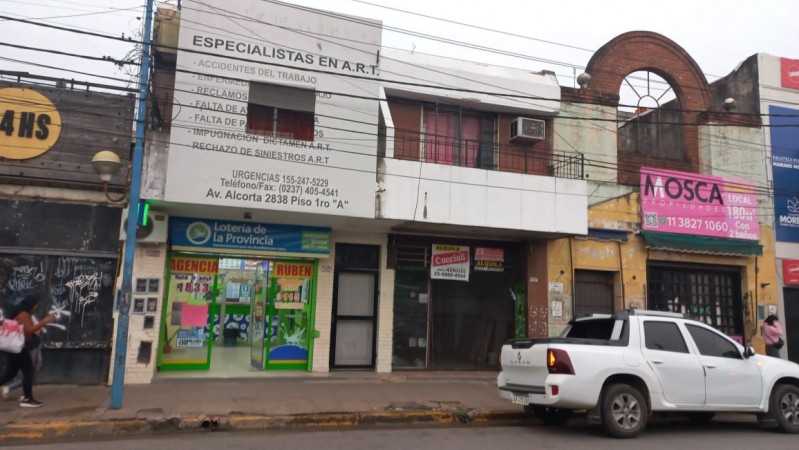 (A L Q U I L A D O)  REGIO LOCAL COMERCIAL CON DEPOSITO FRENTE A ESTACION DE TREN EN MORENO, IDEAL TODO RUBRO. MENSUALIDADES DE $ 1000.000.- IMPERDIBLE . CONSULTE