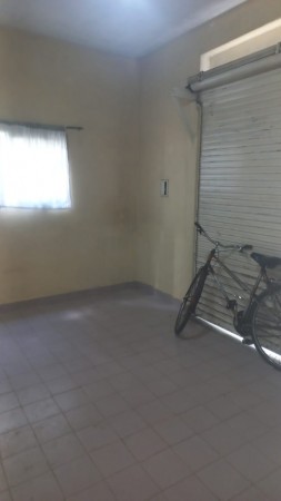 ALQUILO LOCAL COMERCIAL O VIVIENDA FAMILIAR UBICADO EN LA CALLE VEDIA Y MITRE 3767 BARRIO JARDINES DE MORENO 