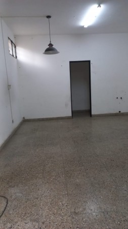 EN ALQUILER AMPLIO LOCAL COMERCIAL,  EXCELENTE UBICACIÓN, SOBRE CALLE CONCEJAL PELLICO 1849, ULTIMO LOCAL DISPONIBLE EN LA ZONA, IDEAL TODO RUBRO