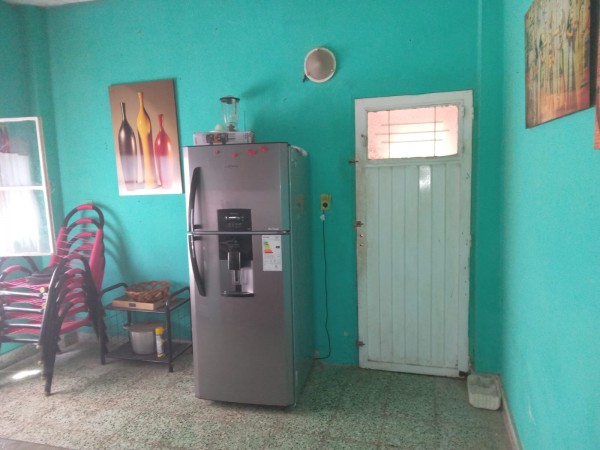 (A L Q U I L A D O)  AMPLIA CASA DE MATERIAL CON TERRENO EN BARRIO MI BARRIO, MORENO, CALLE POSADAS 5967