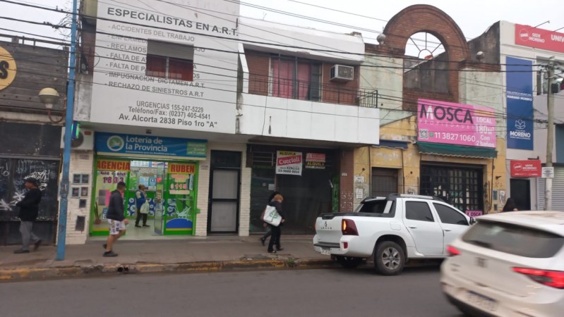 (A L Q U I L A D O)  REGIO LOCAL COMERCIAL CON DEPOSITO FRENTE A ESTACION DE TREN EN MORENO, IDEAL TODO RUBRO. MENSUALIDADES DE $ 1000.000.- IMPERDIBLE . CONSULTE
