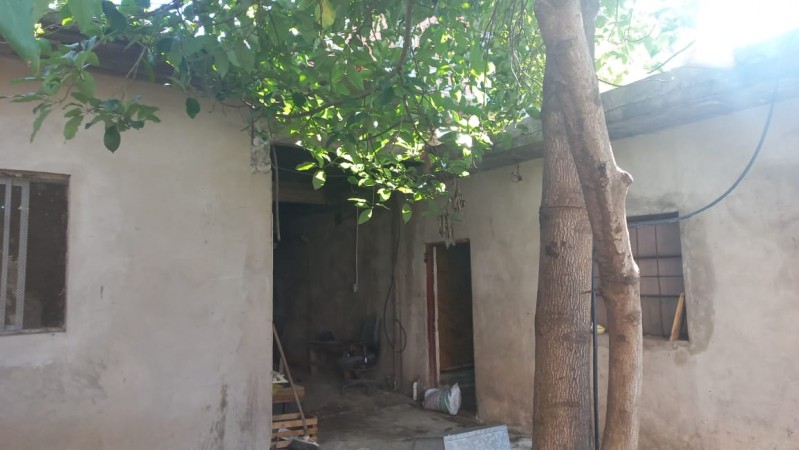 EN VENTA TRES LOCALES COMERCIALES CON DEPOSITO Y VIVIENDA (130 M2 DE LOSA) PROXIMO A ACCESO OESTE Y RUTA 25