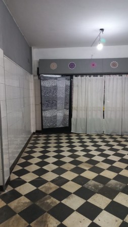 ALQUILO REGIO LOCAL COMERCIAL EN MORENO SUR FRENTE COLEGIO MARIANO MORENO, CALLE ZEBALLO 795 Y NUÑEZ