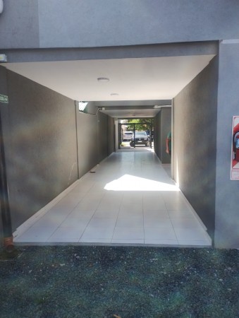 ALQUILO DEPARTAMENTO OFICINA O MONOAMBIENTE CON COCHERA , EDIFICIO A ESTRENAR.