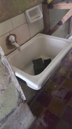 ALQUILO LOCAL COMERCIAL O VIVIENDA FAMILIAR UBICADO EN LA CALLE VEDIA Y MITRE 3767 BARRIO JARDINES DE MORENO 