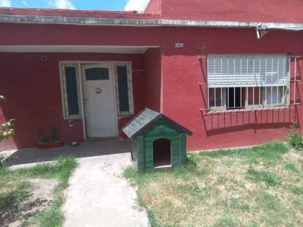 (A L Q U I L A D O)  AMPLIA CASA DE MATERIAL CON TERRENO EN BARRIO MI BARRIO, MORENO, CALLE POSADAS 5967