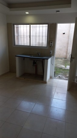 VENDO HERMOSO DEPARTAMENTO PLANTA BAJA MORENO NORTE, PROXIMO A RUTA 23.