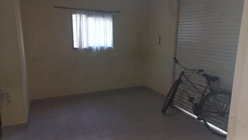 ALQUILO LOCAL COMERCIAL O VIVIENDA FAMILIAR UBICADO EN LA CALLE VEDIA Y MITRE 3767 BARRIO JARDINES DE MORENO 