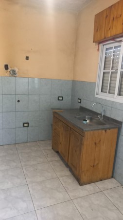 ALQUILO REGIO DEPARTAMENTO CON 3 DORMITORIOS CALLE SARA JUSTO 522 BARRIO 25 DE MAYO, MORENO