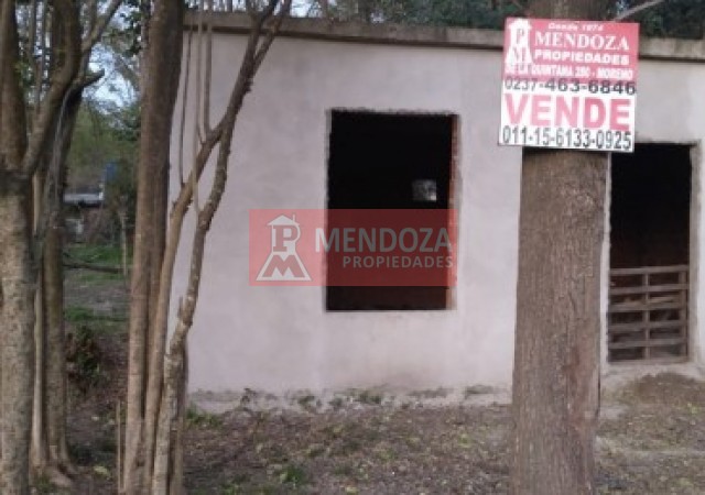 AUT (318)  EN VENTA TERRENO CON MEJORAS, FINANCIACION ANTICIPO U$D 8.000.-