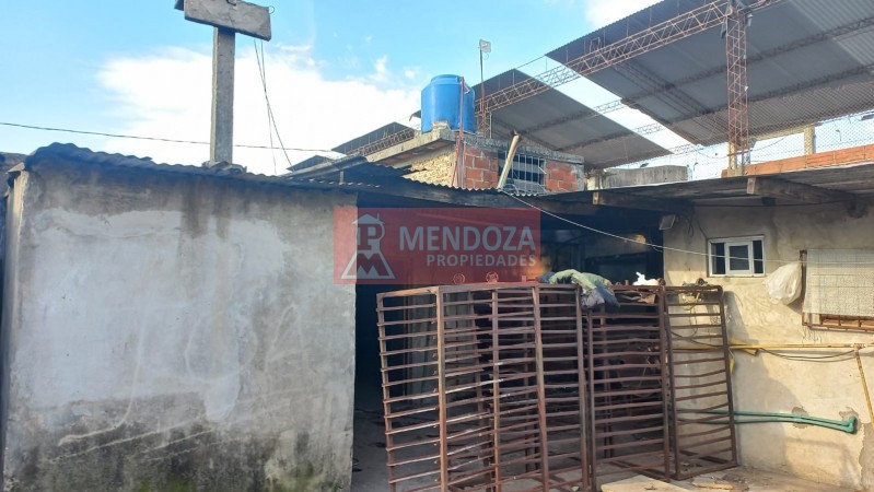 AUT (379) VENTA DE CASA EN LOMAS DE MARILÓ, BARRIO LA GRANJA