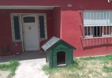 (A L Q U I L A D O)  AMPLIA CASA DE MATERIAL CON TERRENO EN BARRIO MI BARRIO, MORENO, CALLE POSADAS 5967
