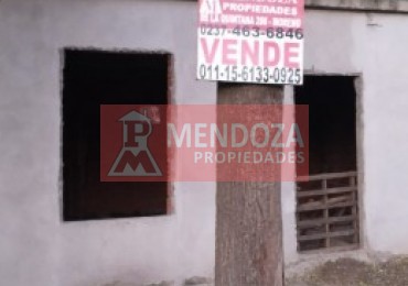 AUT (318)  EN VENTA TERRENO CON MEJORAS, FINANCIACION ANTICIPO U$D 8.000.-